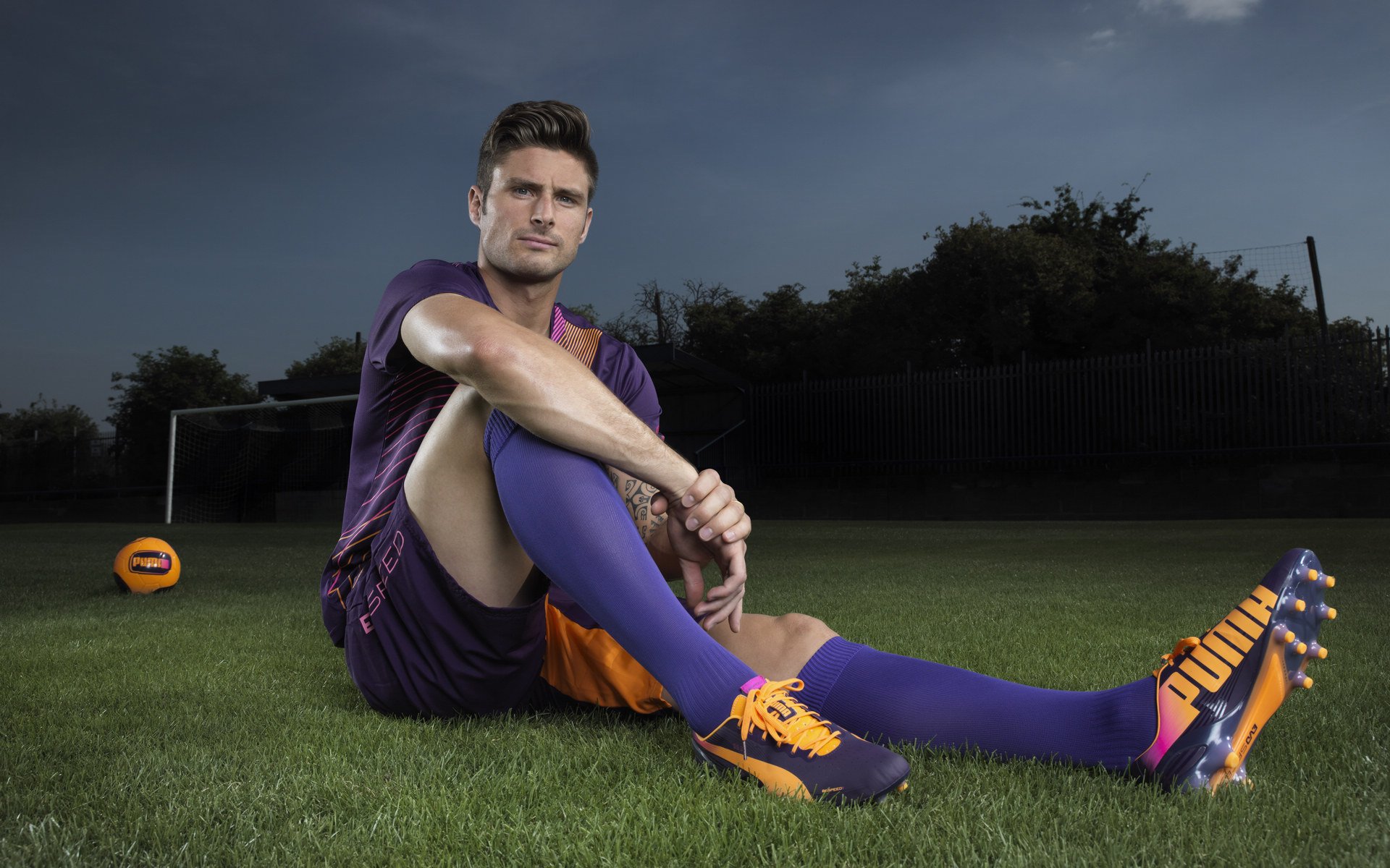 足球青训机构开展海外导师交流计划，国外足球青训营盈利模式